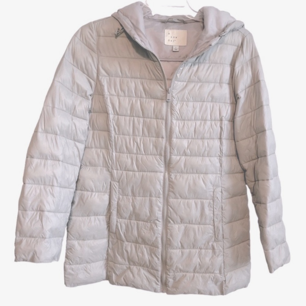 A new day gray hooded puffer coat. Zip up. Size L.  In like new condition.